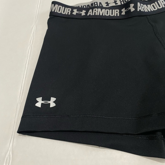 Under Armour Woman’s athletic stretch fabric shorts size Large - Picture 6 of 8